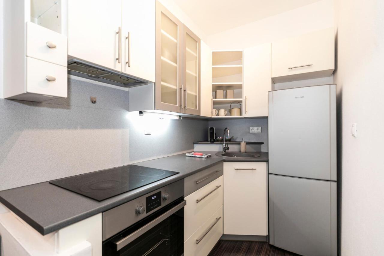 Alure Residences 3 & 24H Self Check-In, Parking In The Garage In The Apartment Building Included, New Building, Terrace, Green Location With A Forest Park With A Lake, Children'S Playground Банска-Бистрица Экстерьер фото