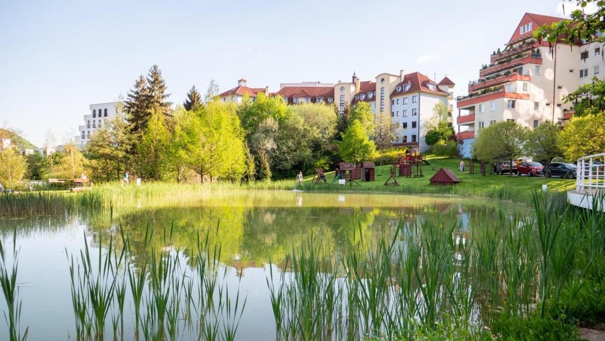 Alure Residences 3 & 24H Self Check-In, Parking In The Garage In The Apartment Building Included, New Building, Terrace, Green Location With A Forest Park With A Lake, Children'S Playground Банска-Бистрица Экстерьер фото